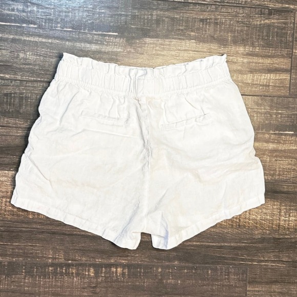 Isaac Mizrahi White Linen Shorts Size Large Pleated Waist and Pockets - Picture 1 of 2